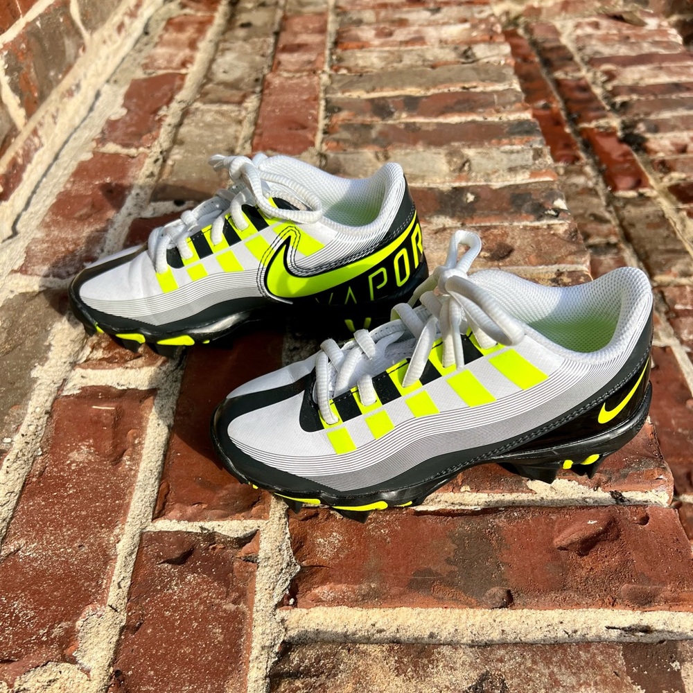 Youth size 13c Nike FastFlex Football Cleats